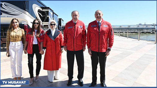 Möhtəşəm Bakı: Ərdoğan İlham Əliyevi ayağa qalxaraq qucaqladı! Tarix kimi görüntülər!