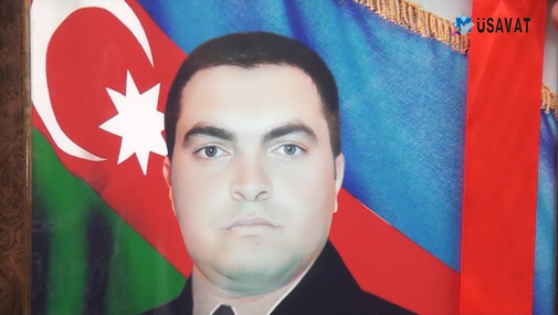 Gəncə şəhidi ilə vidalaşır