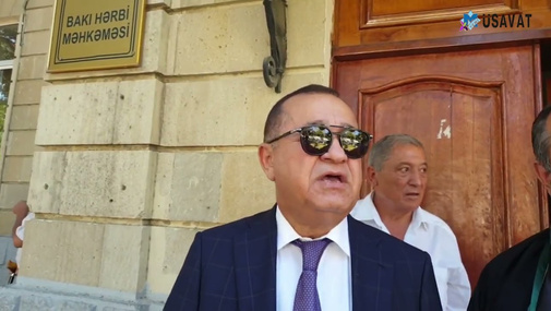 Mövlam Şıxəliyevin məhkəməsində SÖYÜŞlər, general butulka atmaq istədi: "Şərəfsiz, qurumsaq!"