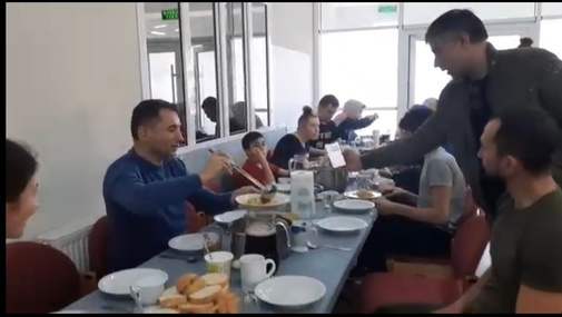 Moldova!Öncə Ermənistandan, indi Ukraynadan qaçqın düşən azərbaycanlı ailələri Səfir Qüdsi Osmanovla