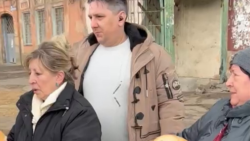 Odessa küçələri! Azərbaycan diasporu xalqa pulsuz çörək paylayır! EKSKLÜZİV