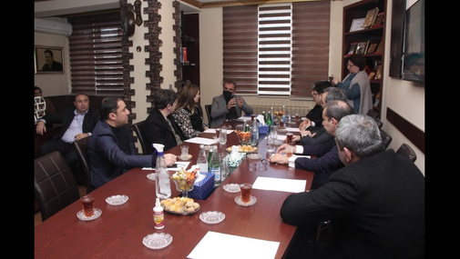 Parlamentə məktub yazıldı: təhqirçi deputat müzakirədə