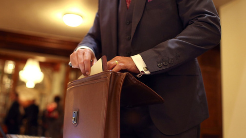 Gündə 361 min manat qazanan məmur kimdir? - Jurnalist soruşur: "Sən Ronaldosan?"