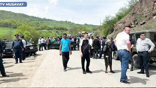 Ermənilər Gürcüstana gedən yolu BAĞLADI, Balasanyan da keşişə QOŞULDU – “Ana Xəbər”