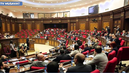 Parlamentdə Q*IRĞIN: Butulka ilə VURDULAR, "Bakı rus şəhəridir" dedilər - ŞOK QALMAQAL